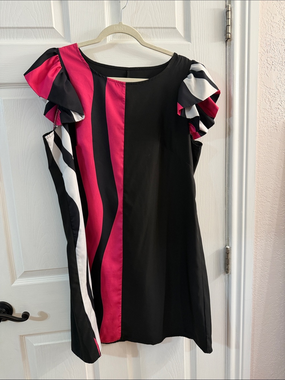 SHEIN Black & Fuchsia Colorblock Ruffle Sleeve Mini Dress